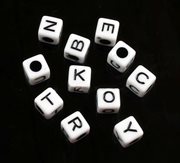 Bogstav perler med stort hul. 7 mm. 200 stk.